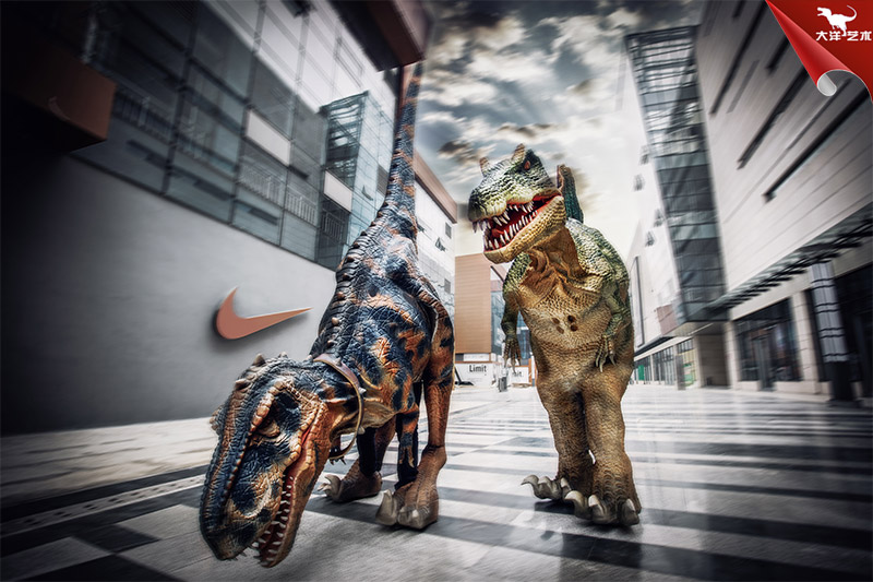 人穿恐龍衣服，人穿的恐龍服裝