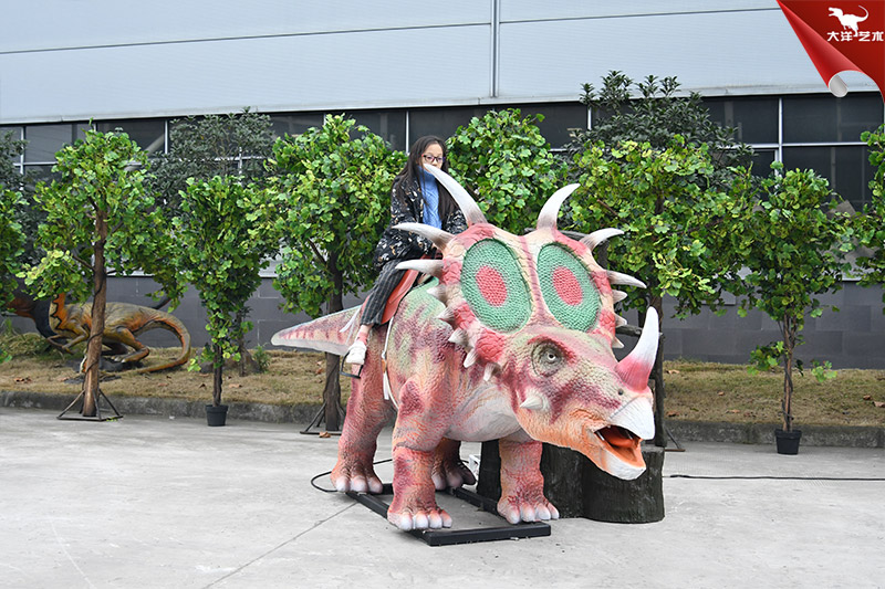 恐龍坐騎，游樂場乘騎恐龍